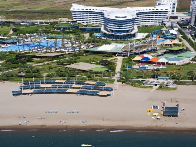 Concorde De Luxe Resort Hotel
