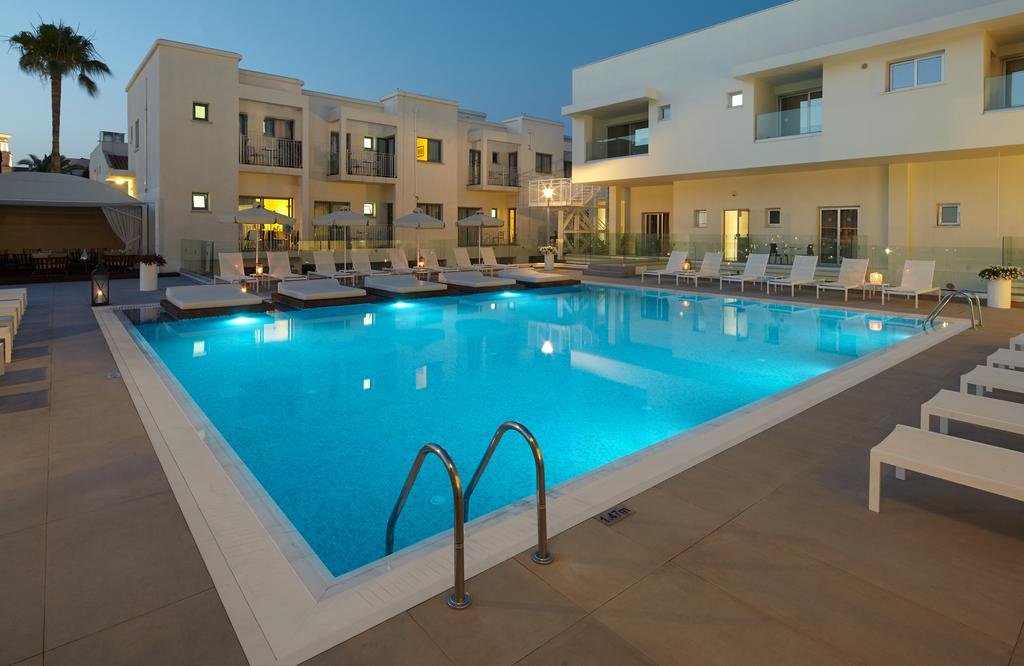 Melpo Antia luxury Apartments and Suites